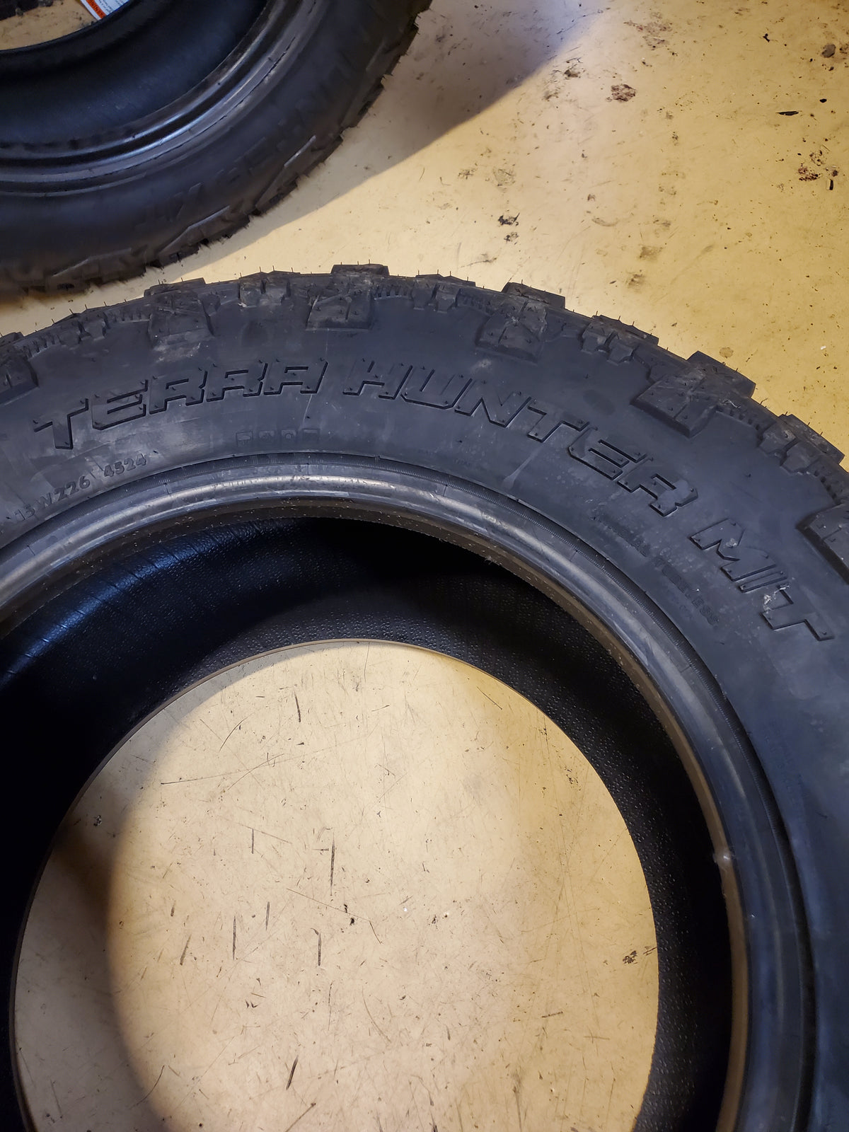 VENOM POWER TERRA HUNTER M/T BSW LT 33 12.5 18 118Q 10PLY MUD TIRE TVPMT39