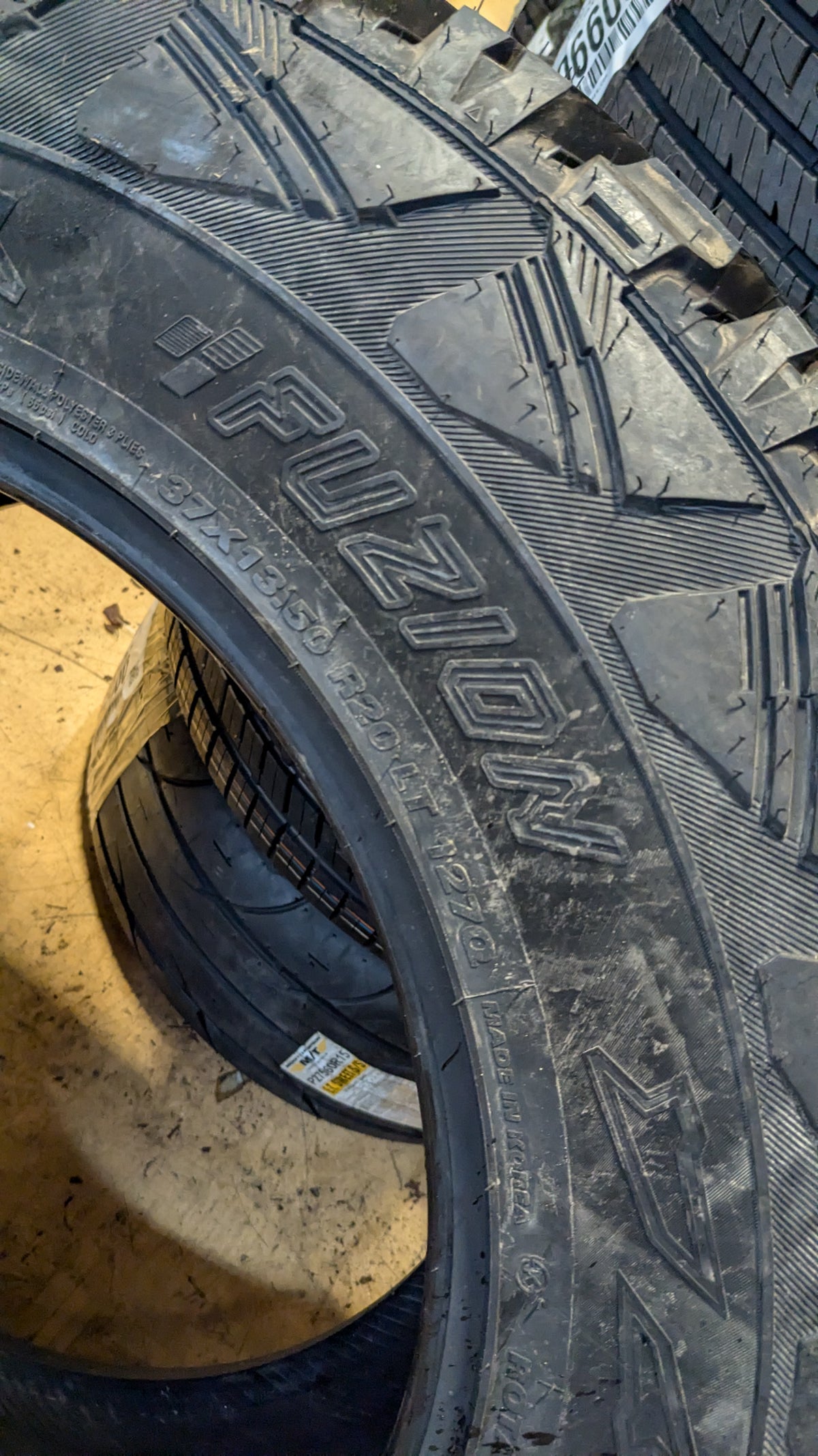 FUZION MAX TRACTION BSW LT 37 13.5 20 127Q 10PLY MUD TERRAIN TIRE 012959