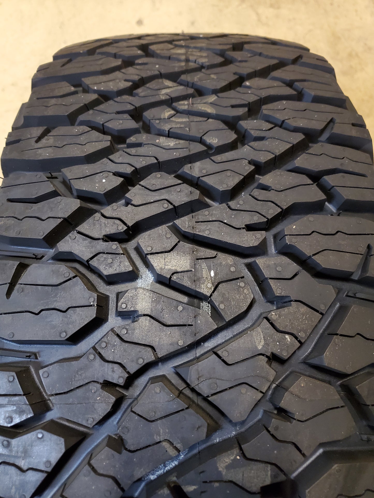 2 BFGOODRICH ALL-TERRAIN T/A KO3 RWL LT 305 70 16 124S 10PLY  TIRE 12449