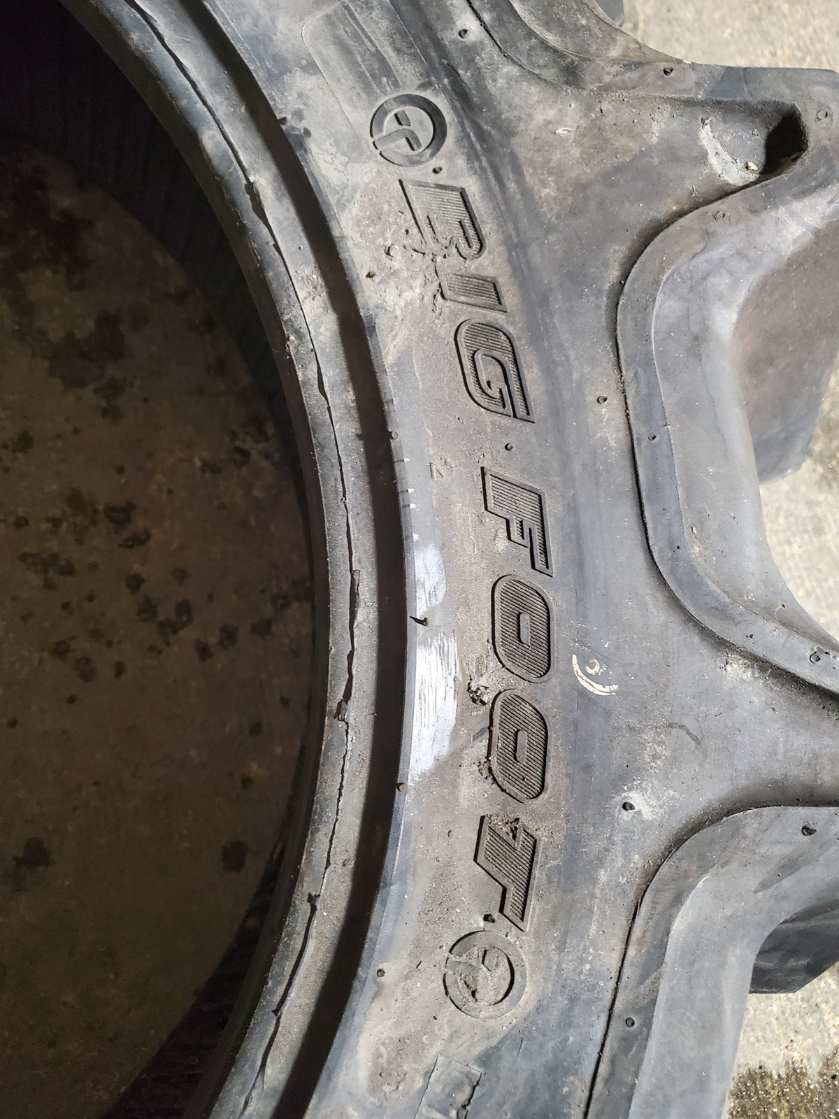 ARMSTRONG BIGFOOT BSW  8.3 20 6PLY TRACTOR TIRE A83206