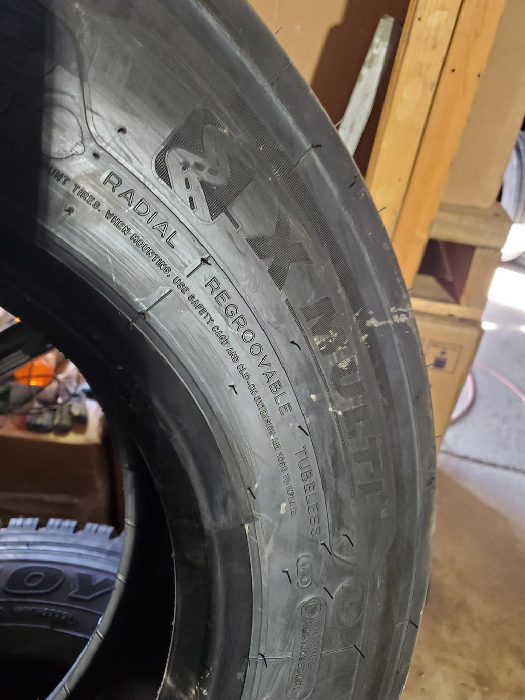 MICHELIN X MULTI BSW LT 215 75 17.5 136/134J 18PLY TRAILER TIRE 24581