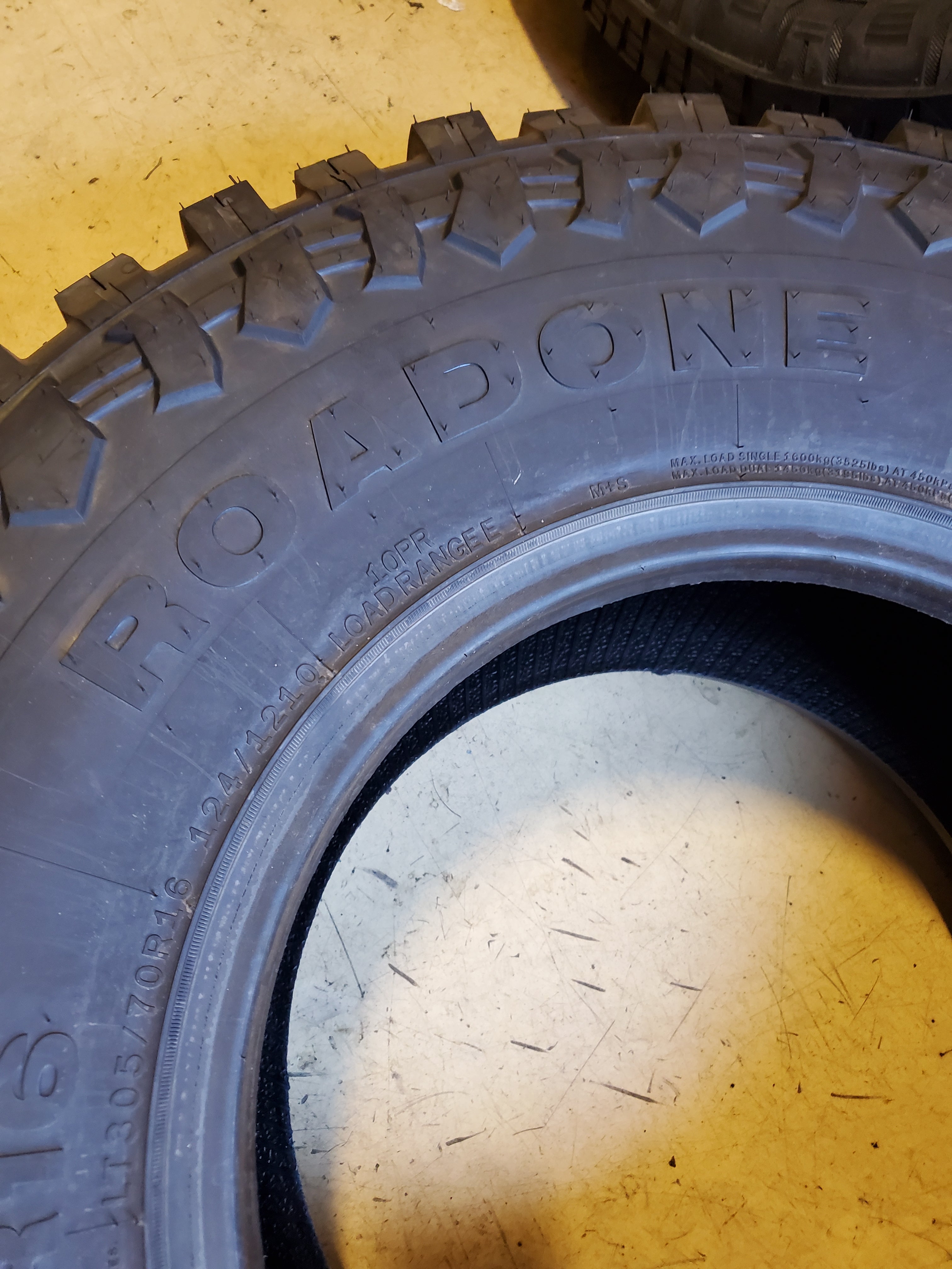 ROADONE CAVALRY M/T BSW LT 305 70 16 124/121Q 10PLY MUD TIRE RL1262