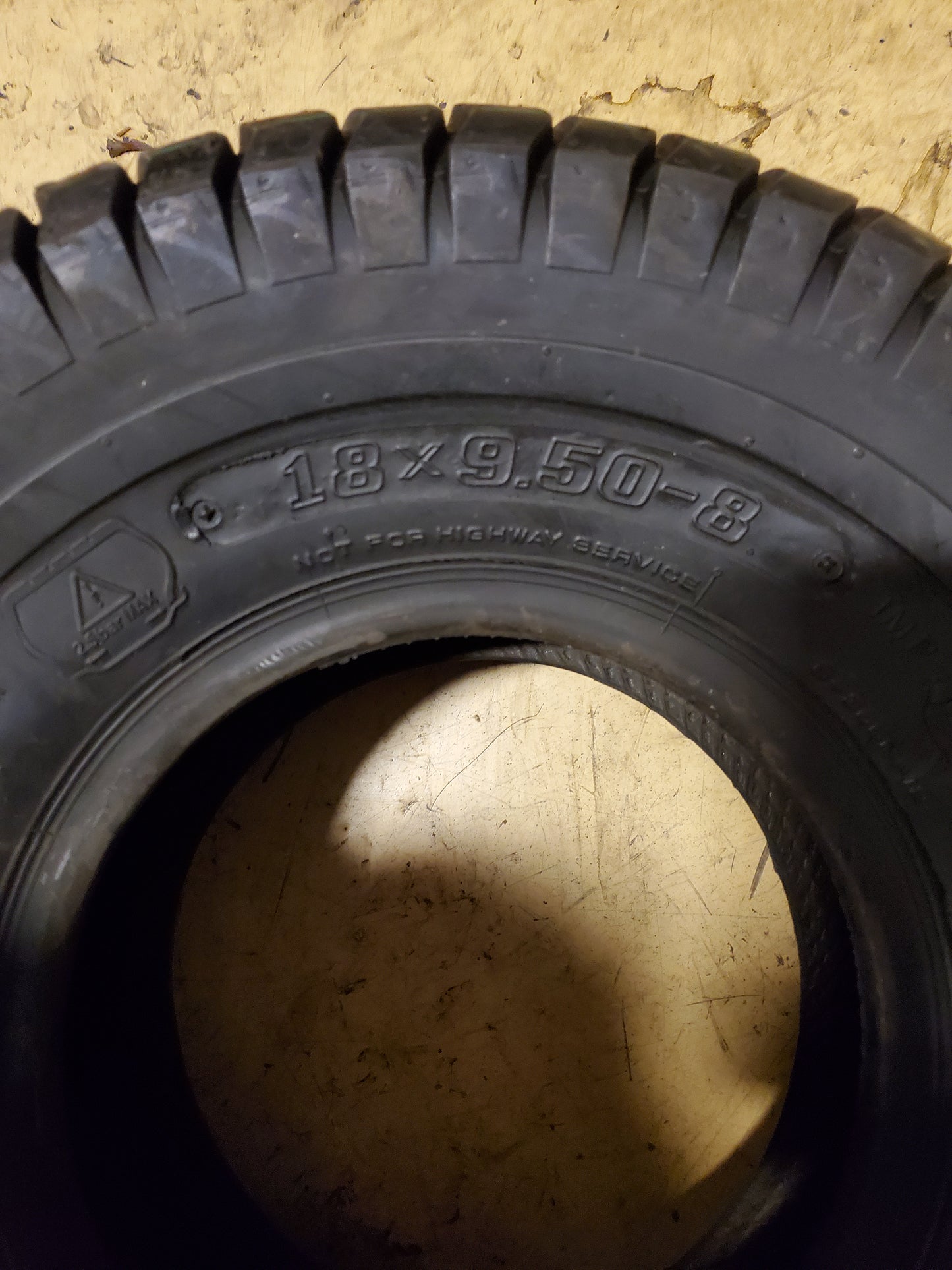 NOS NANCO N786 BSW  18 9.5 8 4PLY LAWN TIRE 27170005