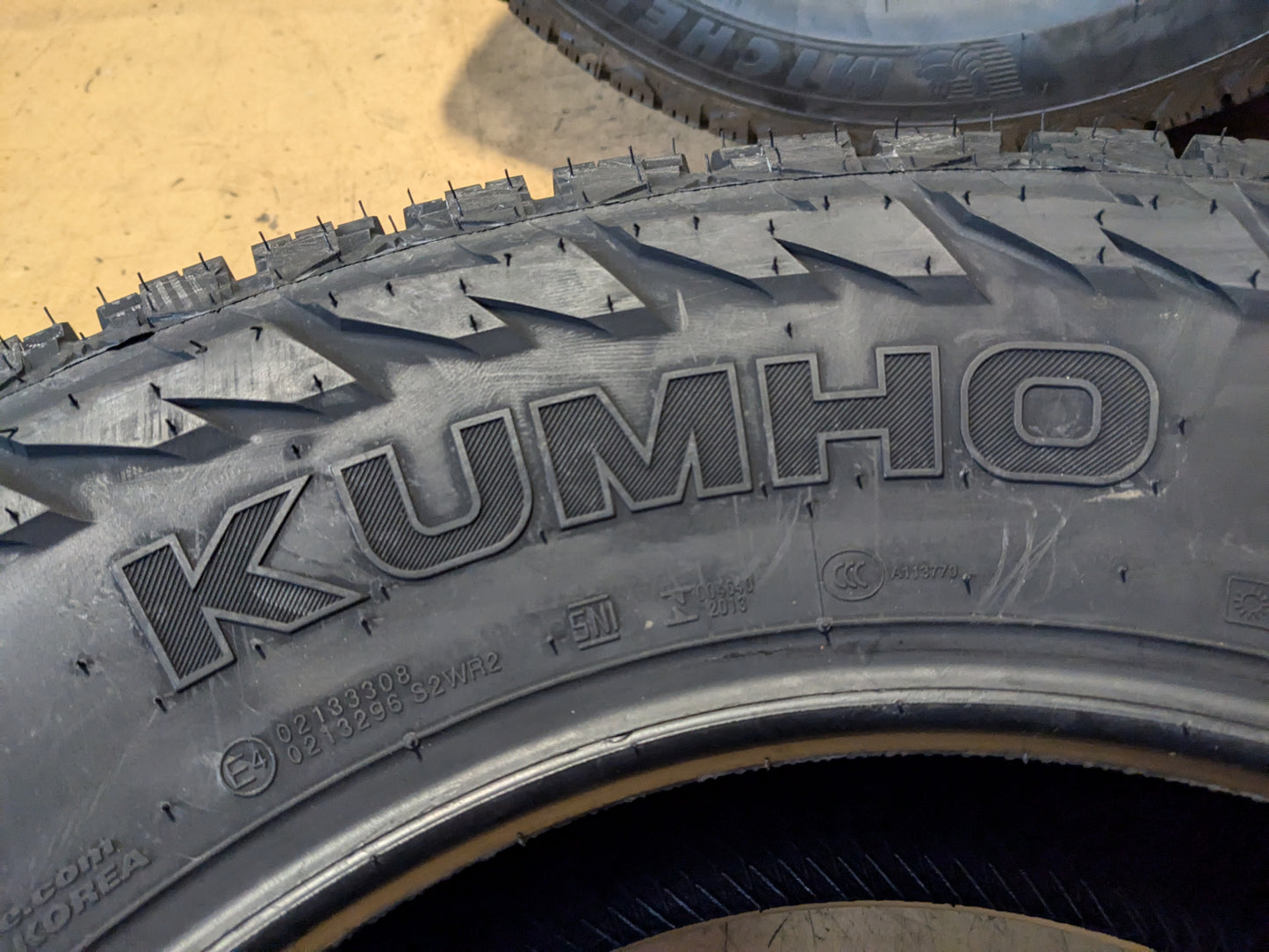 KUMHO ROAD VENTURE AT52 BSW P 255 70 17 112T SL ALL TERRAIN TIRE 2283933