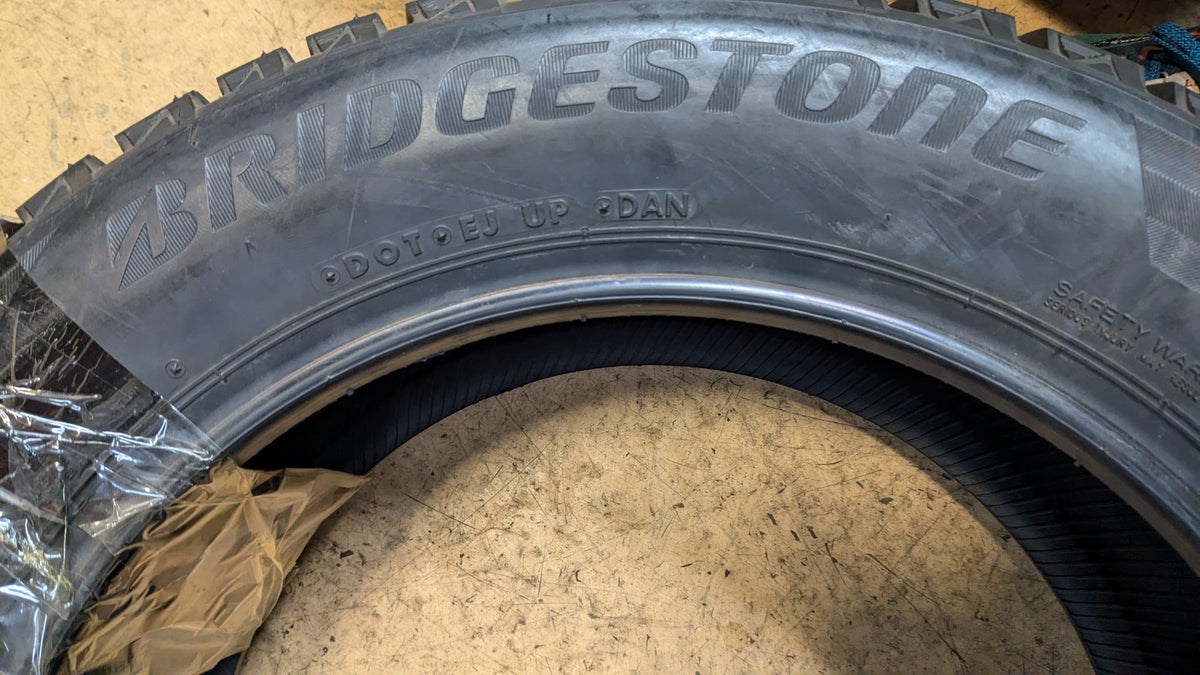NOS BRIDGESTONE BLIZZAK WS80 BSW P 225 55 17 97H WINTER TIRE 13159