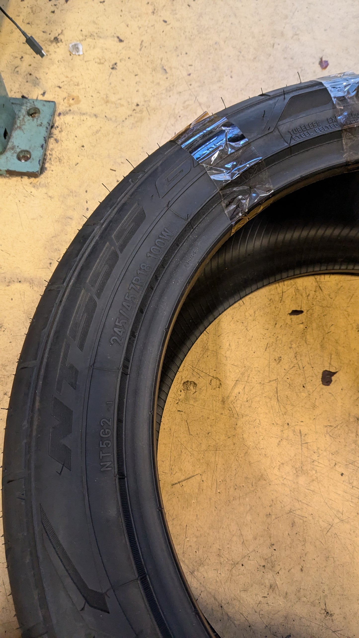 NITTO NT555 G2 BSW P 245 45 18 100W XL UHP TIRE 211130