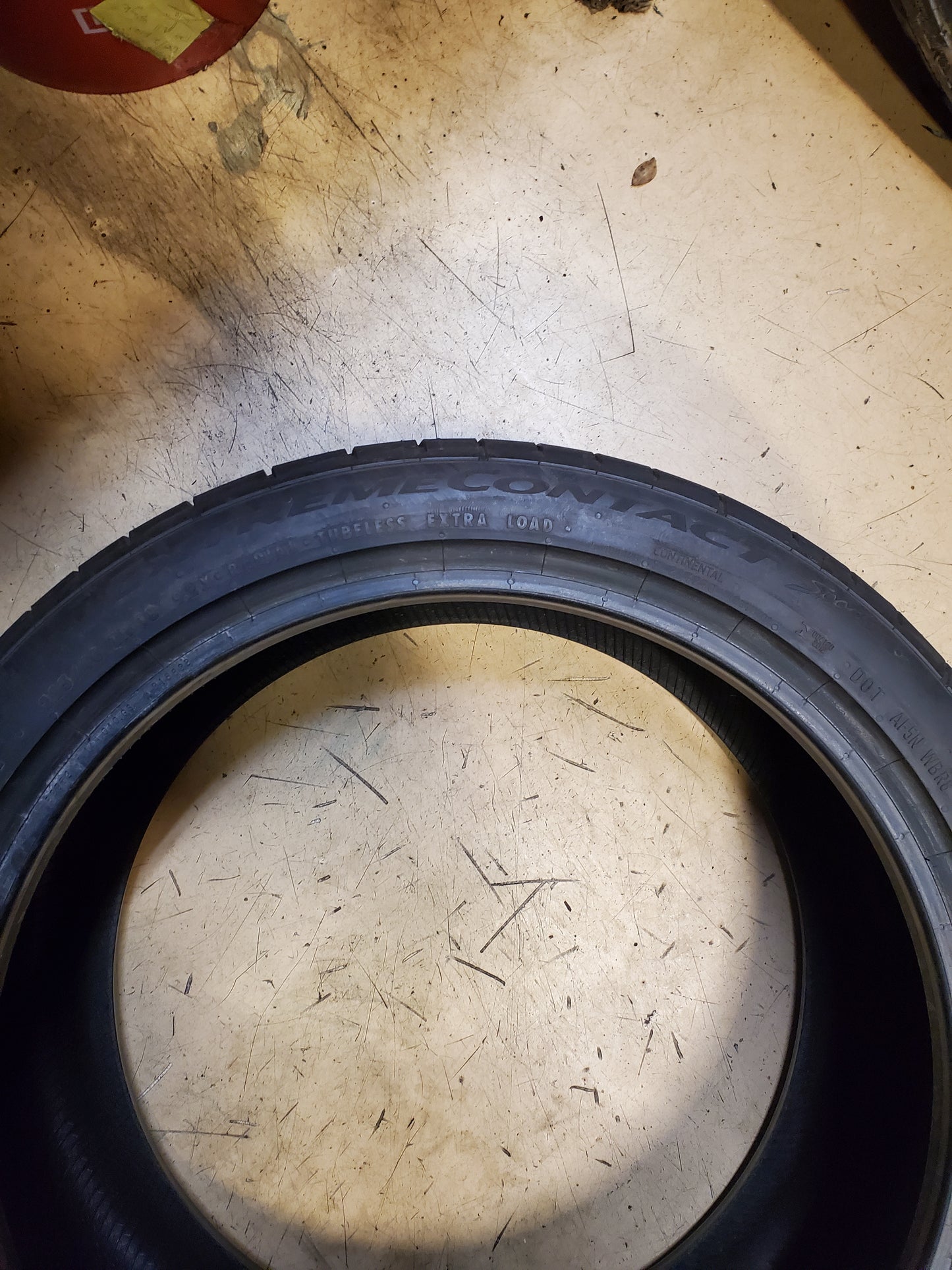 USED 8/32” CONTINENTAL EXTREMECONTACT SPORT P 225 40 18 92Y XL TIRE 15495980000