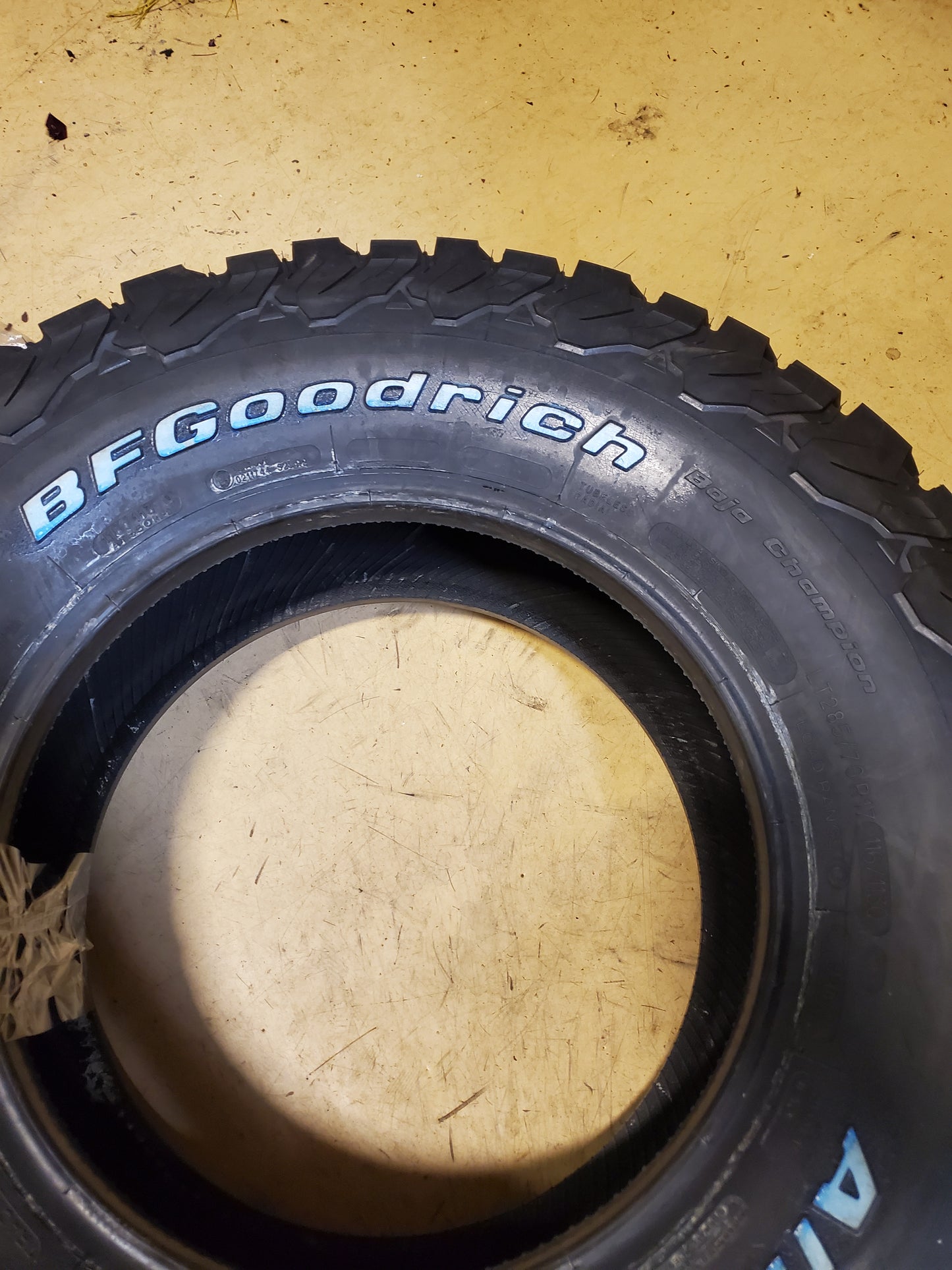 BFGOODRICH ALL-TERRAIN T/A KO2 RWL LT 285 70 17 116/113Q 6PLY TIRE 31812