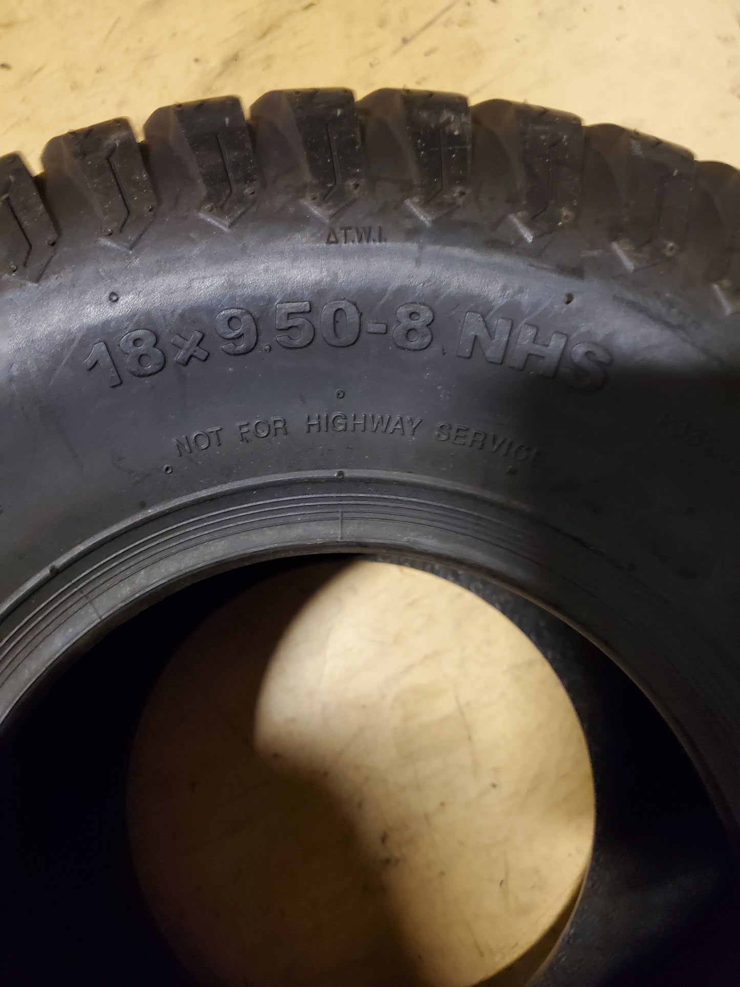 WANDA P332 81A3 BSW  18 9.5 8 4PLY LAWN TIRE WA189508P