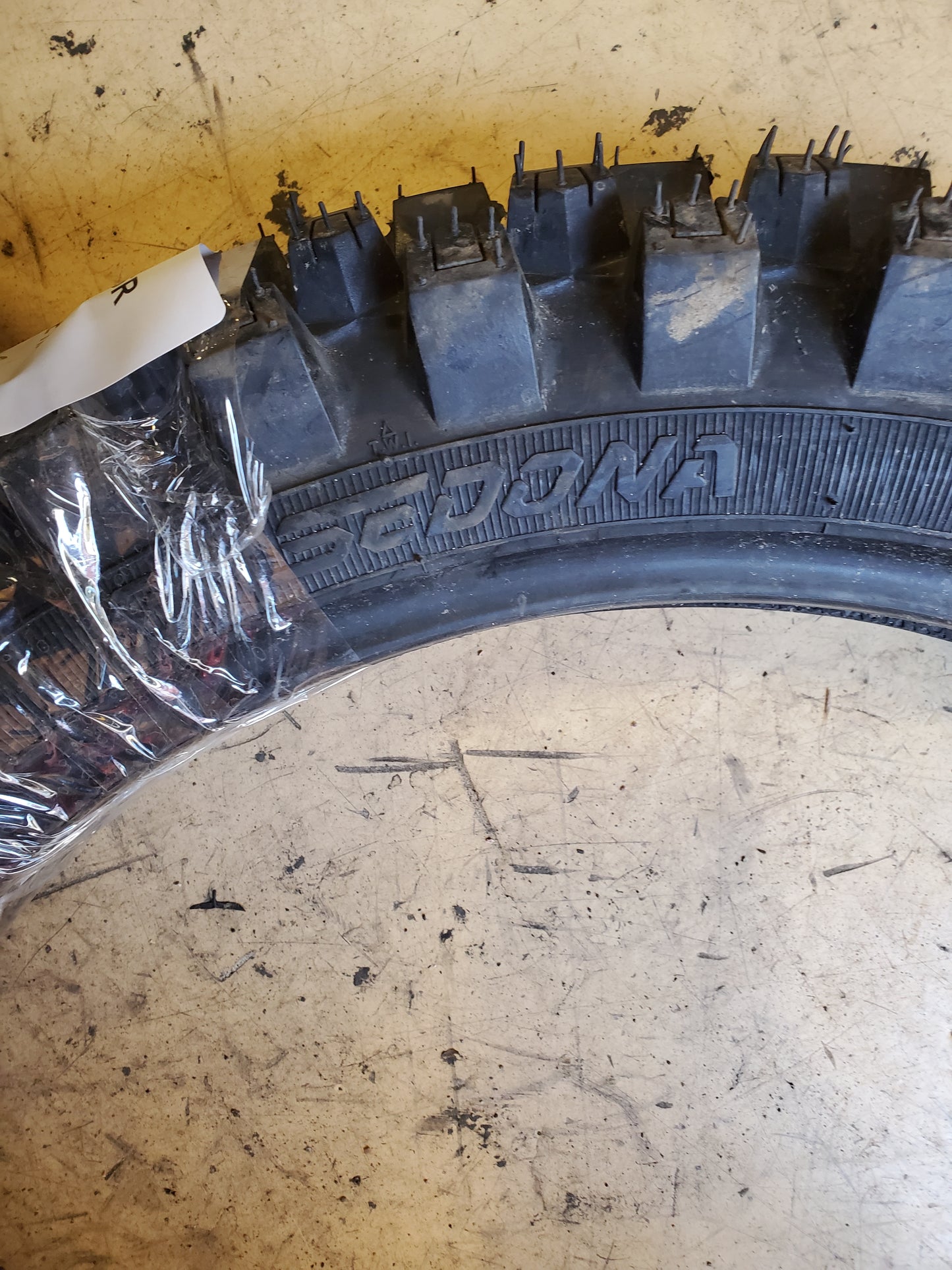 NOS SEDONA MX-208SR BSW  110 90 19 62M REAR DIRT BIKE TIRE 8701014