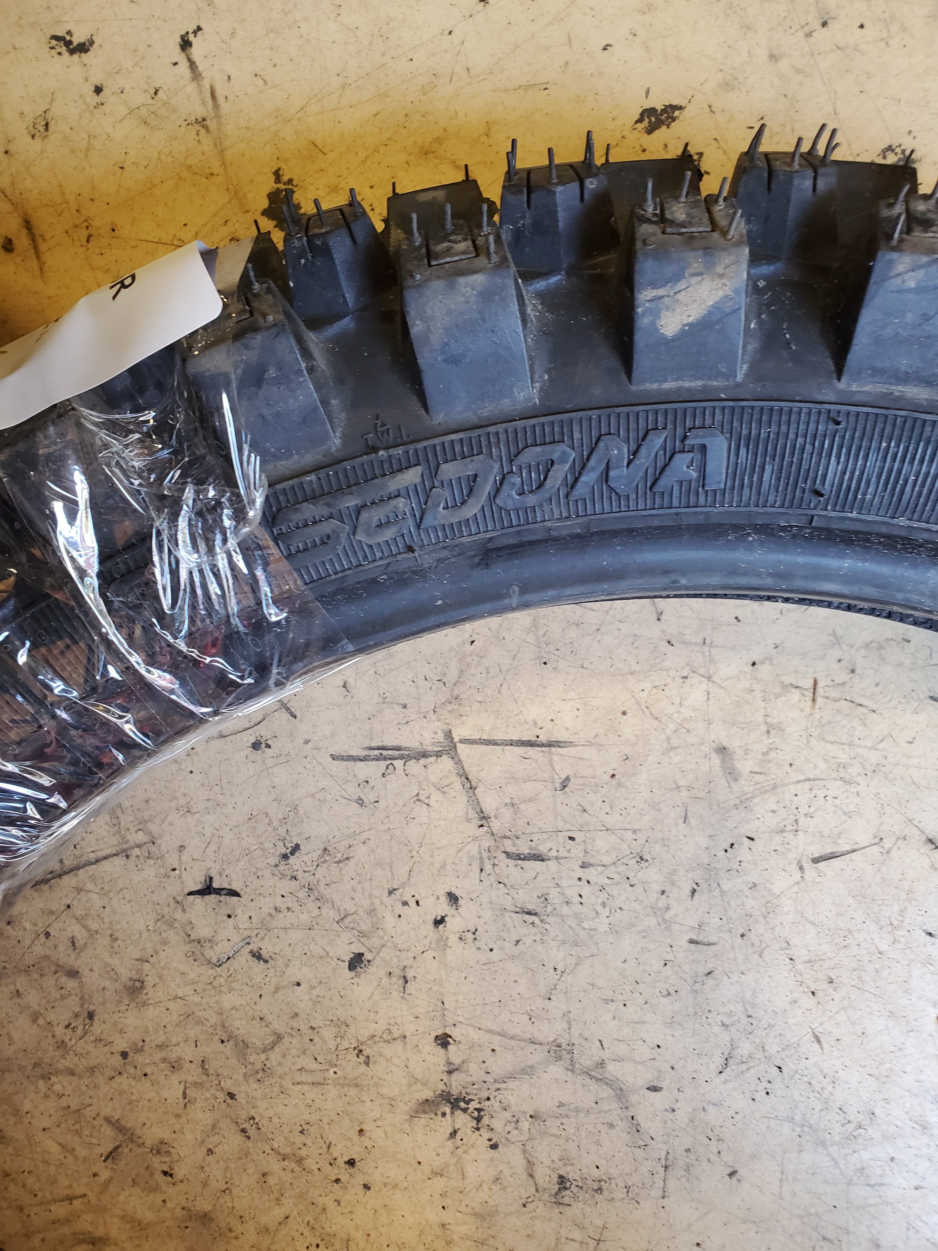 NOS SEDONA MX-208SR BSW  110 90 19 62M REAR DIRT BIKE TIRE 8701014