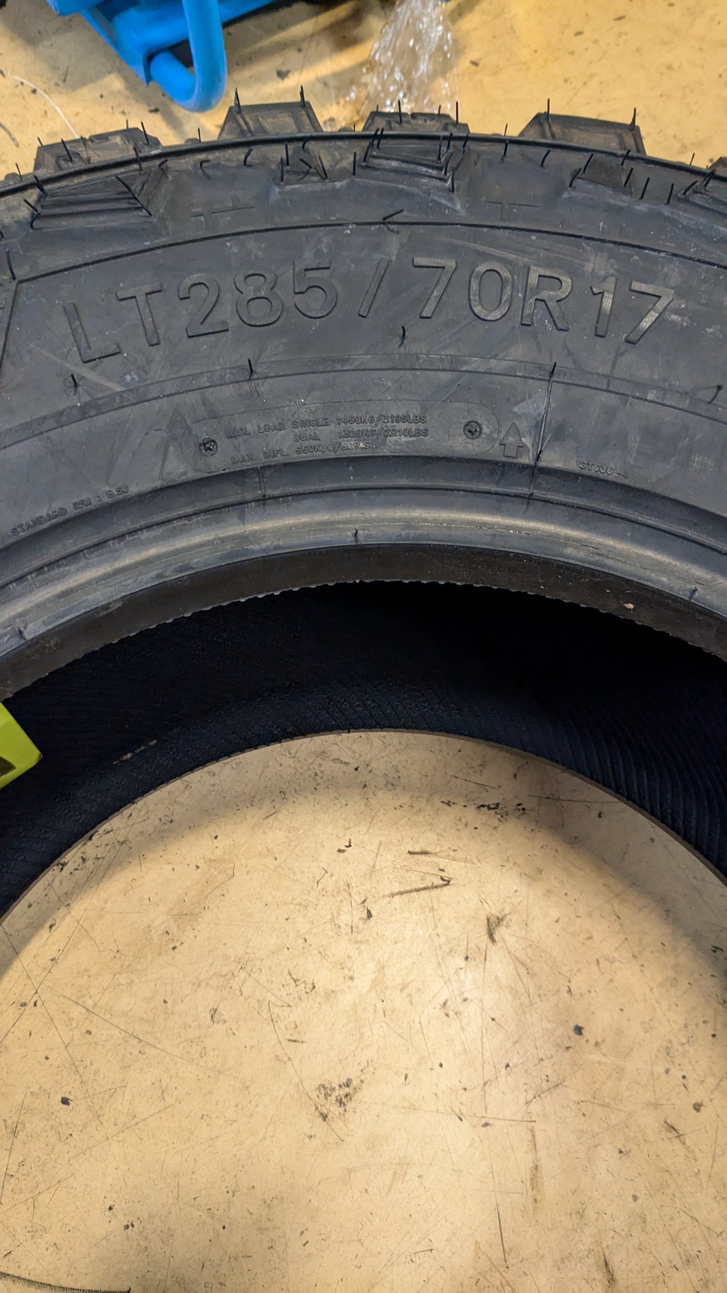 NOS FEDERAL COURAGIA M/T RWL LT 285 70 17 121/118Q 10PLY MUD TERRAIN TIRE 46HF74FA