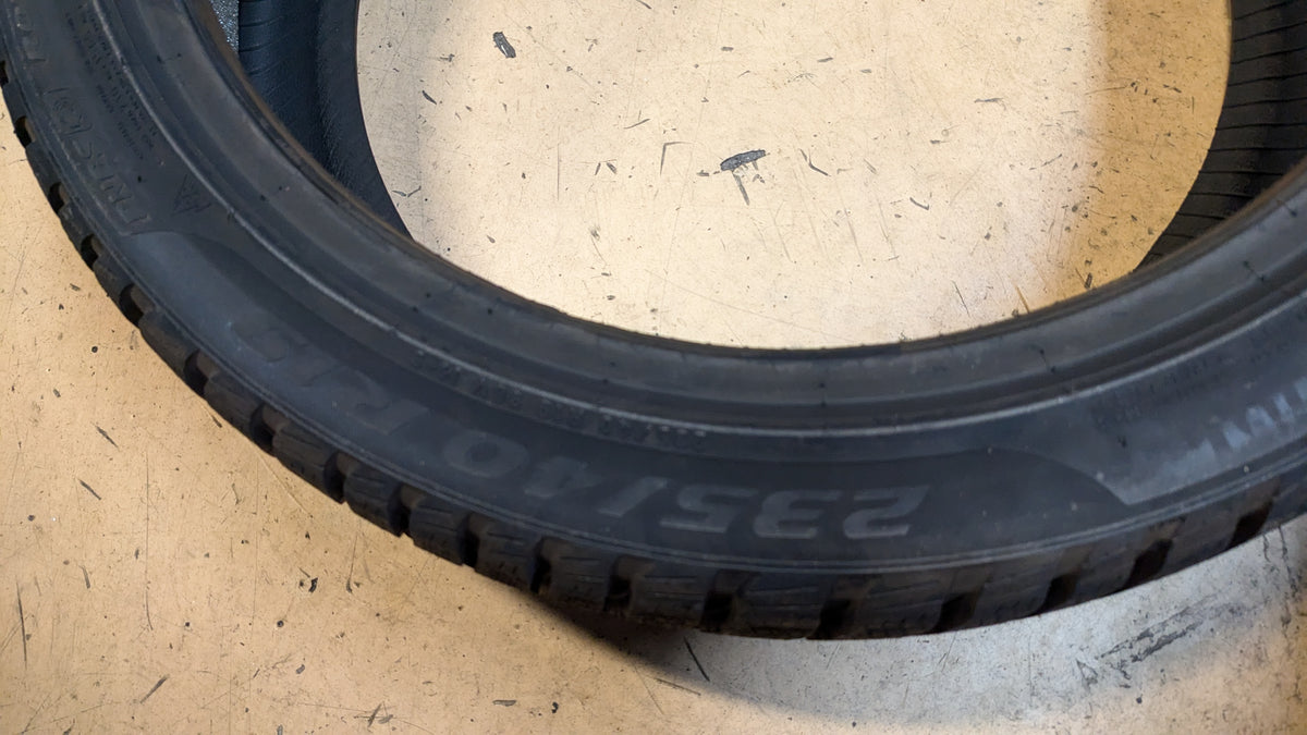 PIRELLI SOTTOZERO 3 BSW P 235 40 19 96V WINTER TIRE 2742600