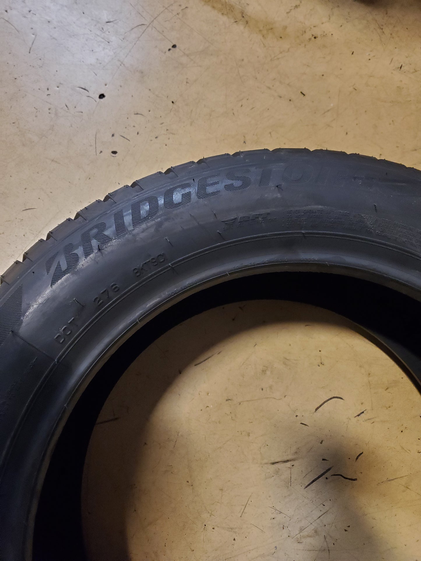 BRIDGESTONE BLIZZAK LM001 RFT BSW P 205 55 16 91H WINTER TIRE 011839