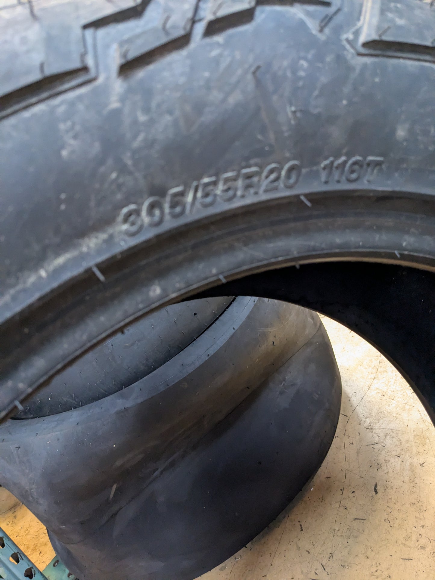 2 ARROYO TAMAROCK R/T BSW P 305 55 20 116T RUGGED TERRAIN TIRE ATRT37