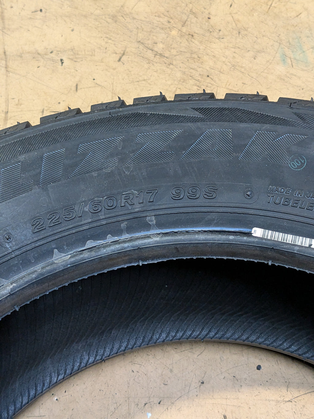BRIDGESTONE BLIZZAK DM-V2 P 225 60 17 99S SNOW WINTER TIRES 004300