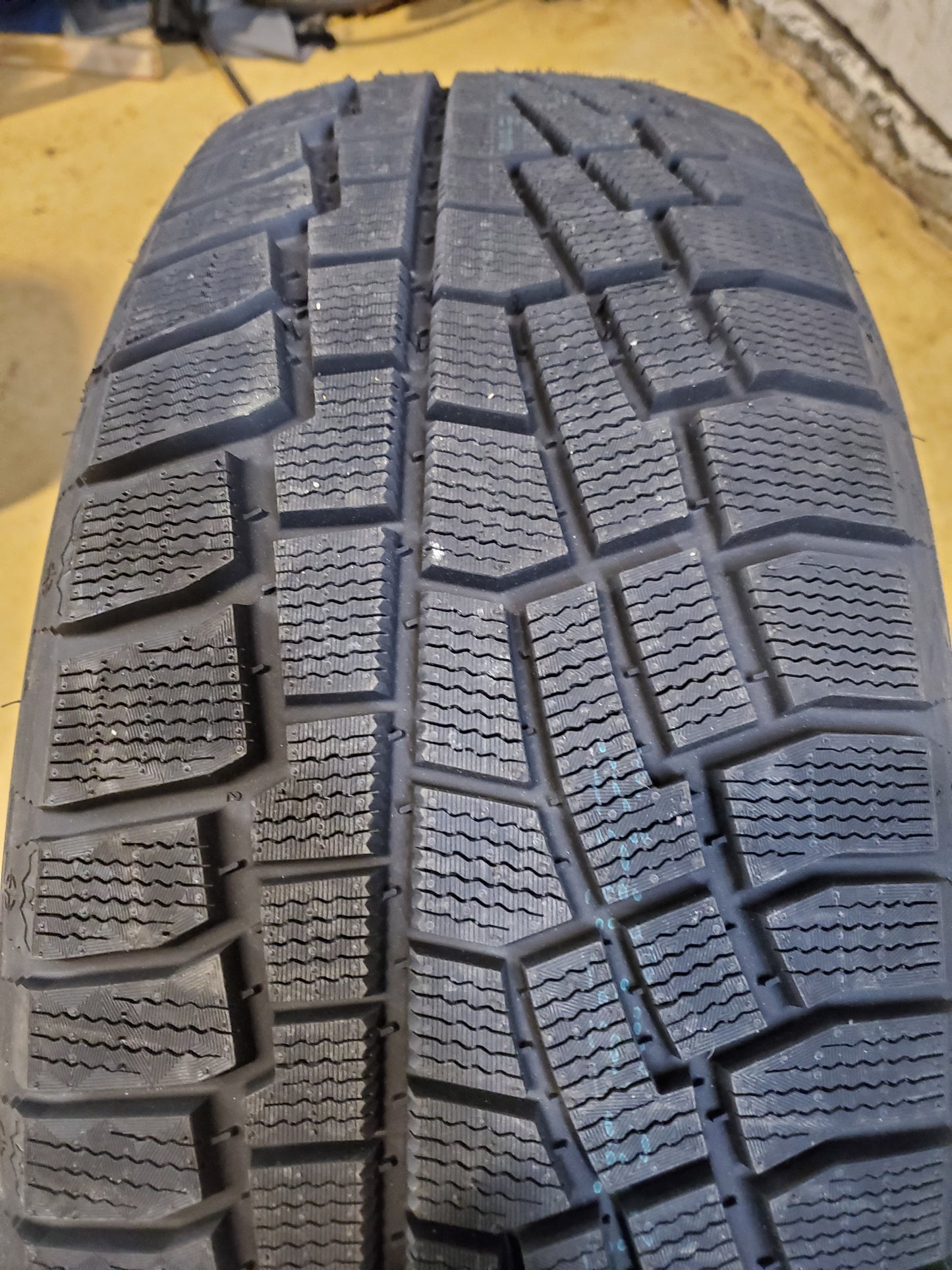 COOPER DISCOVERER TRUE NORTH BSW P 235 65 17 104T WINTER TIRE 166187004