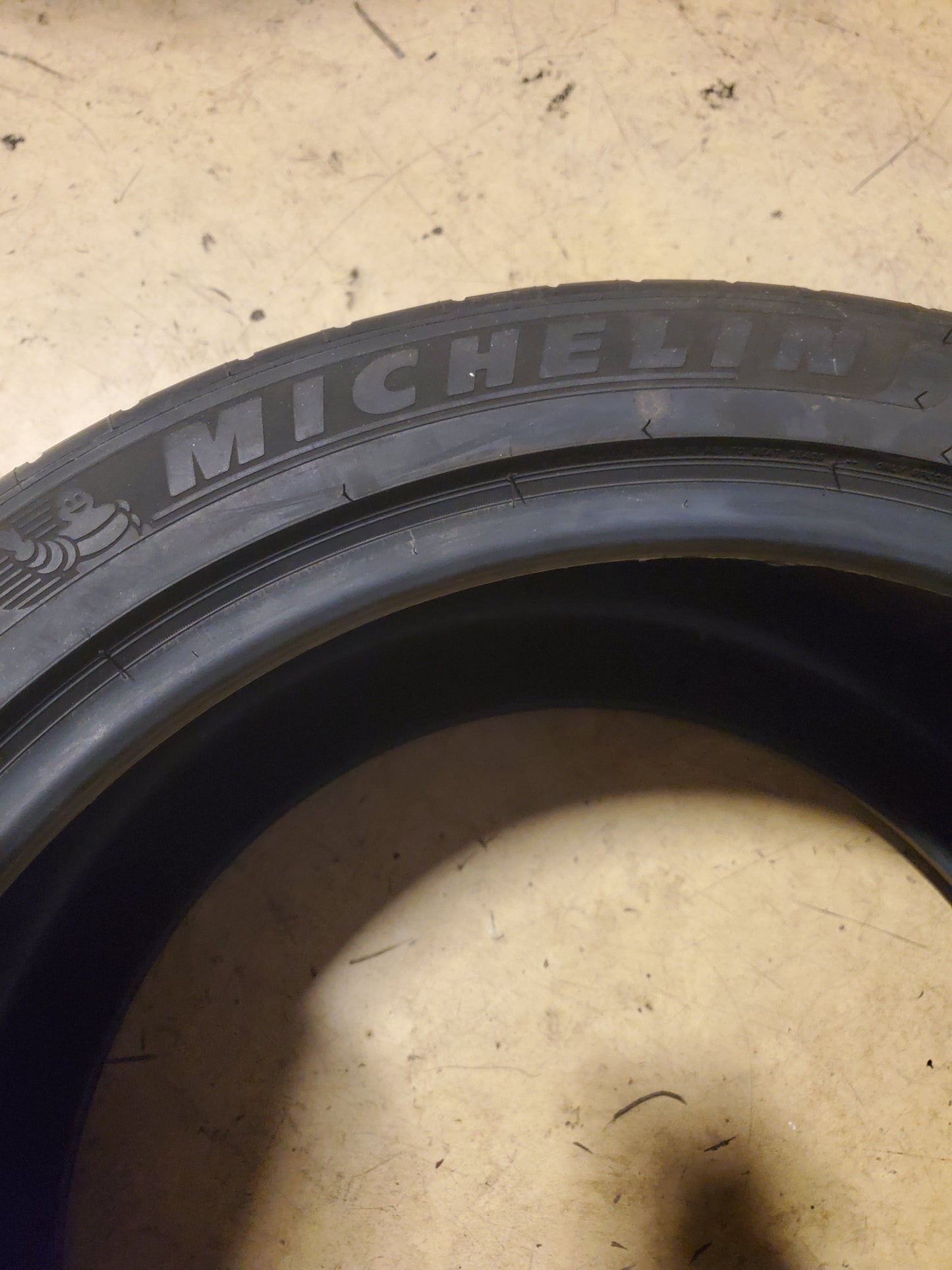 MICHELIN PILOT SPORT ALL SEASON 4 BSW P 285 35 19 103Y XL  TIRE 17656