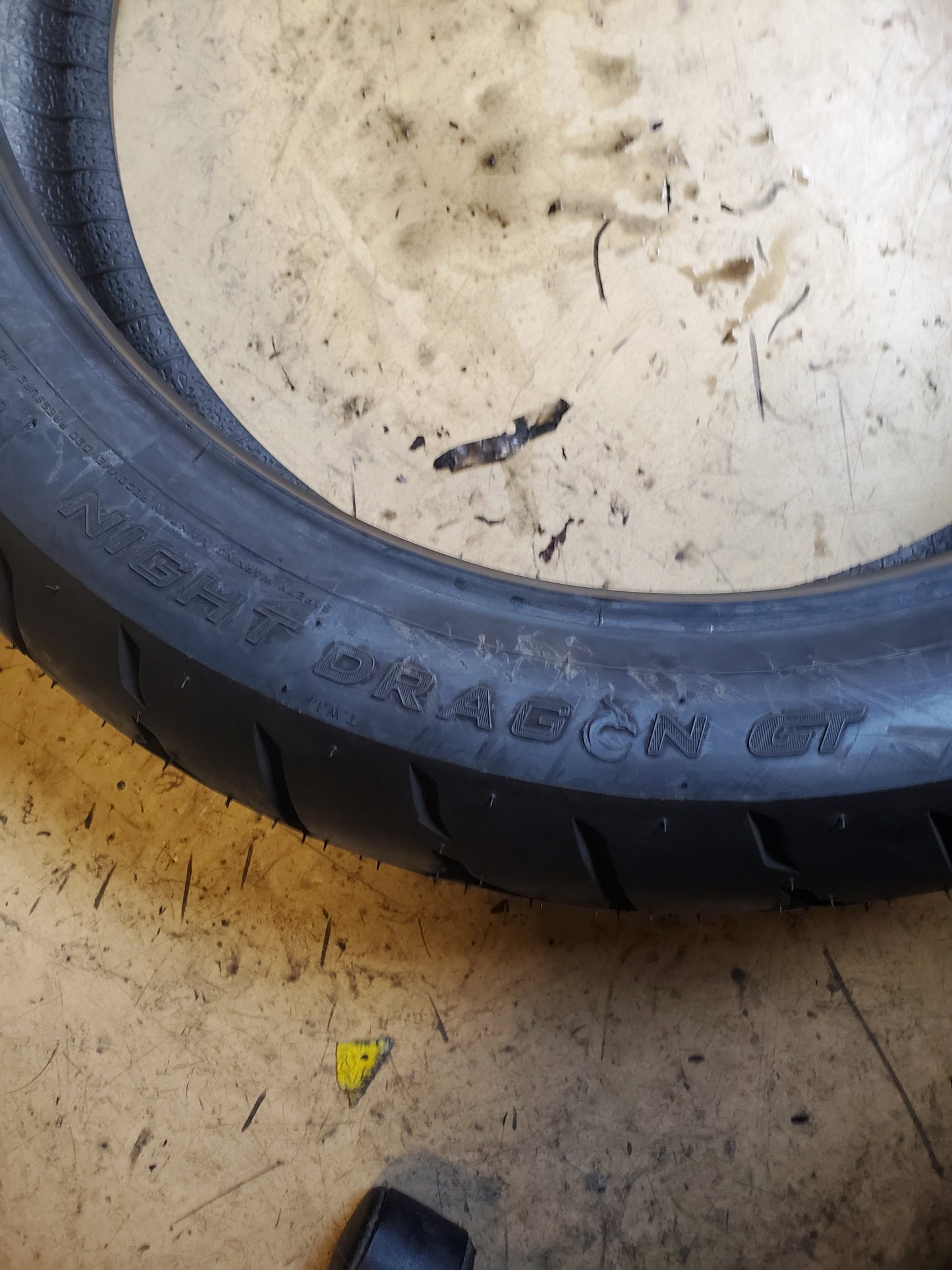 PIRELLI NIGHT DRAGON GT BSW 180 55 18 80H REAR MOTORCYCLE TIRE 2812200