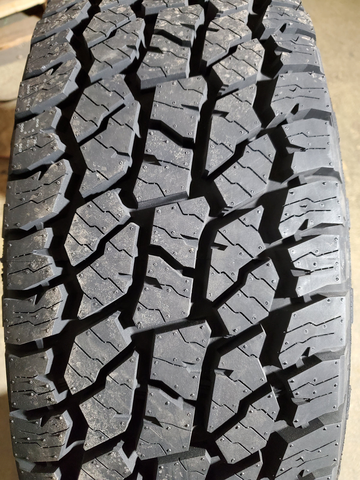 BLACKHAWK RIDGECRAWLER A/T BSW LT 265 75 16 123/120S 10PLY ALL TERRAIN TIRE 4120858V
