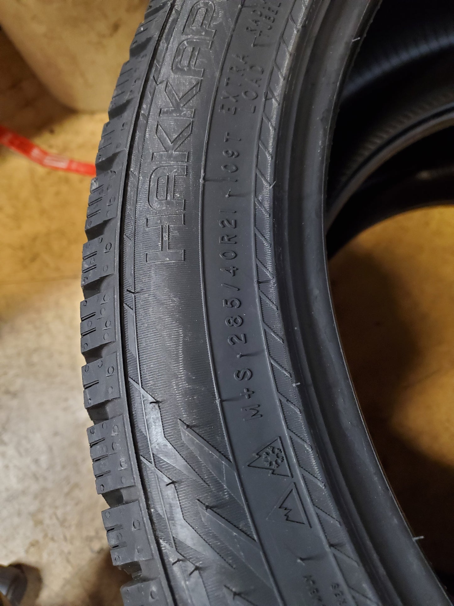 NOKIAN HAKKAPELIITTA R5 SUV BSW P 285 40 21 109T XL WINTER TIRE T432259