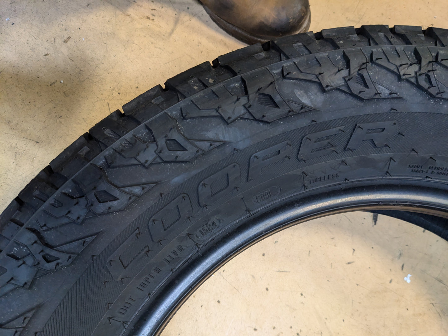 COOPER DISCOVERER ROAD + TRAIL AT P 235 65 18 106V SL ALL TERRAIN TIRE 171268049