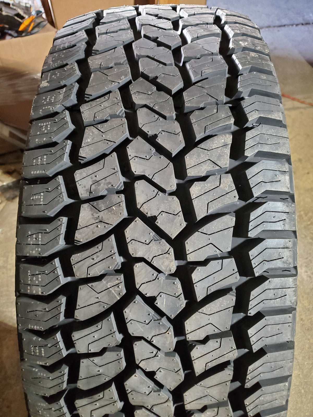 ROVELO RIDGETRAK A/T II  BSW LT 35 12.5 18 123R 10PLY ALL TERRAIN TIRE 4120530K