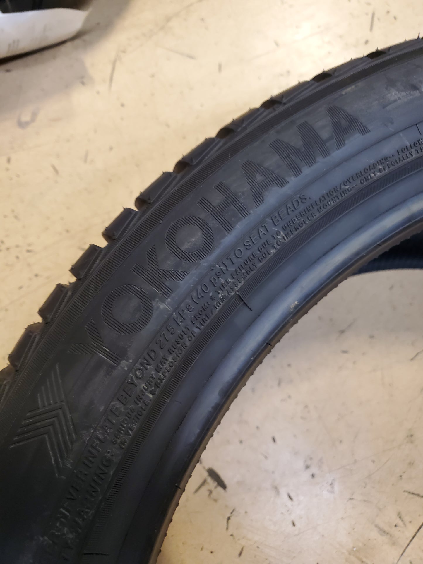 YOKOHAMA BLUEARTH WINTER V905 BSW P 275 40 21 107W XL WINTER TIRE 110190674