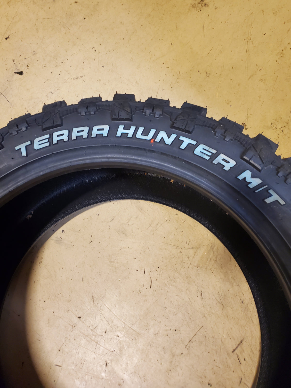VENOM POWER TERRA HUNTER M/T RWL LT 33 12.5 22 109Q 10PLY MUD TIRE TVPMT16L