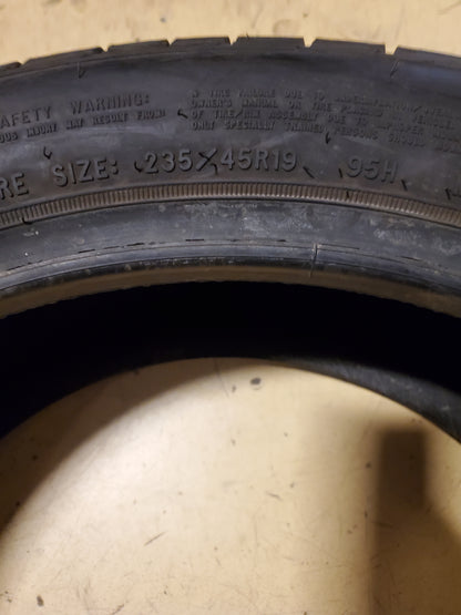 USED 11/32”GOODYEAR ASSURANCE MAXLIFE P 235 45 19 95H ALL SEASON TIRE 110931545