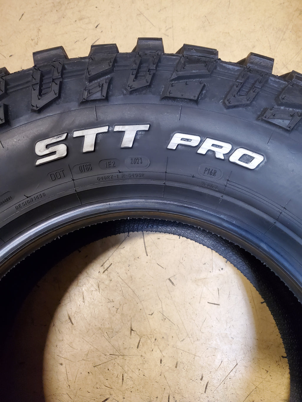 COOPER DISCOVERER STT PRO BSW LT 30 9.50 15 104Q 6PLY MUD TIRE 170122034