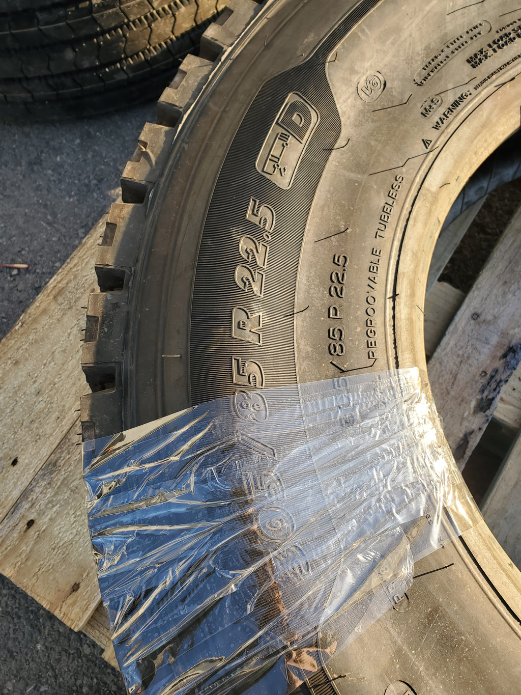 NOS MICHELIN X INCITY GRIP BSW LT 305 85 22.5 152/149K 18PLY STEER TIRE 08623