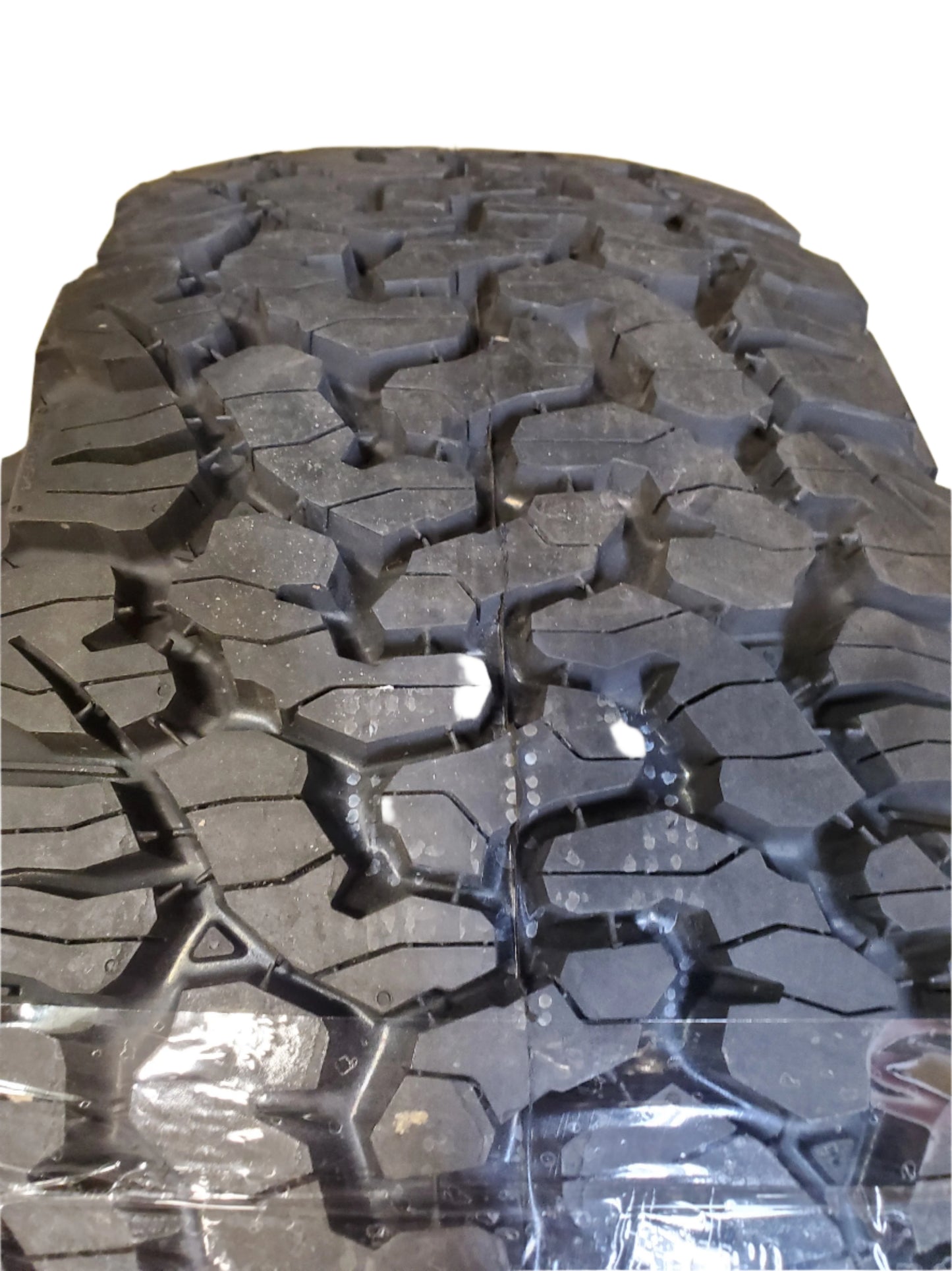 BFGOODRICH ALL-TERRAIN T/A KO2 RWL LT 285 70 17 116/113Q 6PLY TIRE 31812