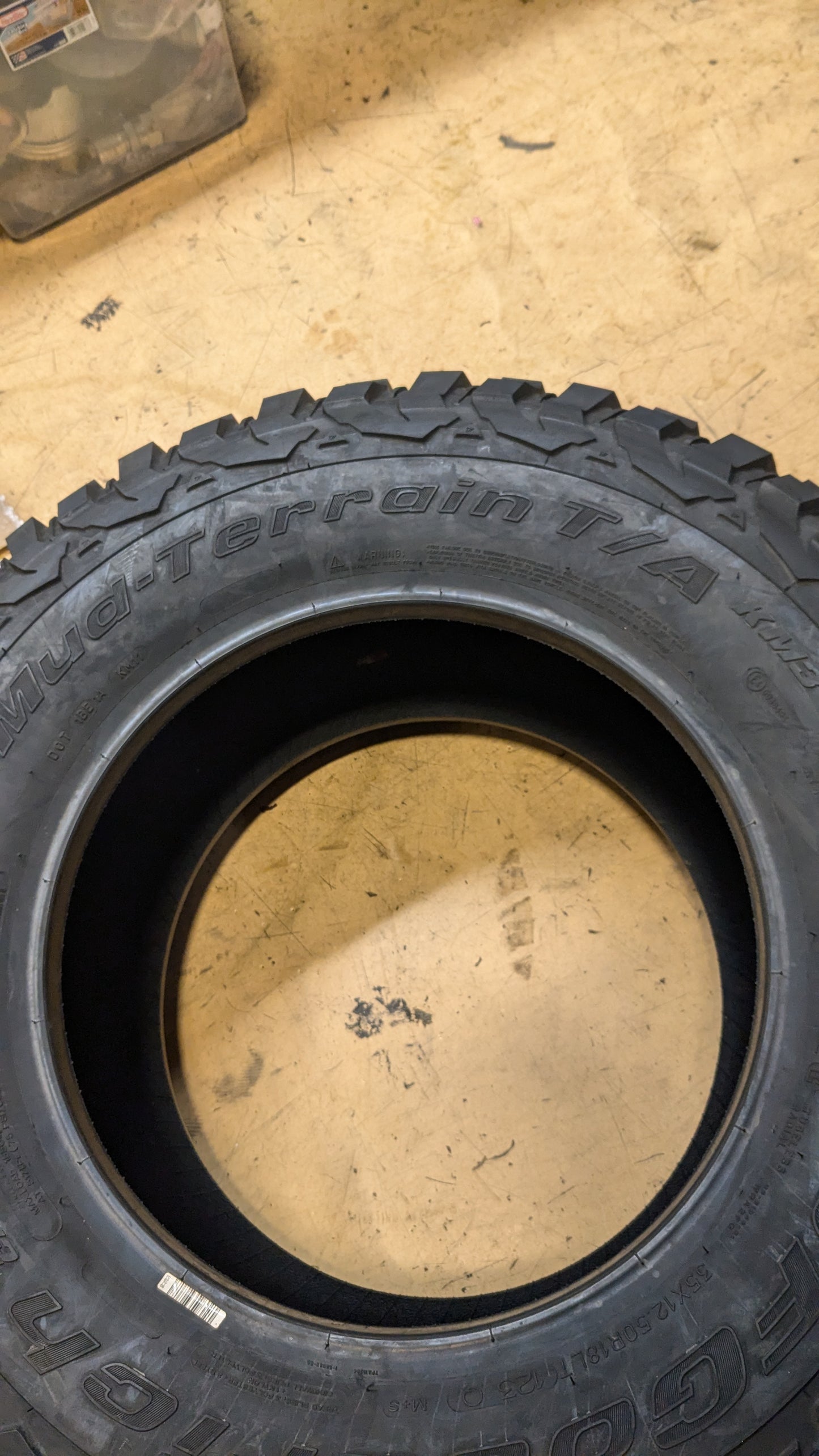 BFGOODRICH MUD TERRAIN T/A KM3 BSW LT 35 12.5 18 123Q 10PLY MUD TERRAIN 72204
