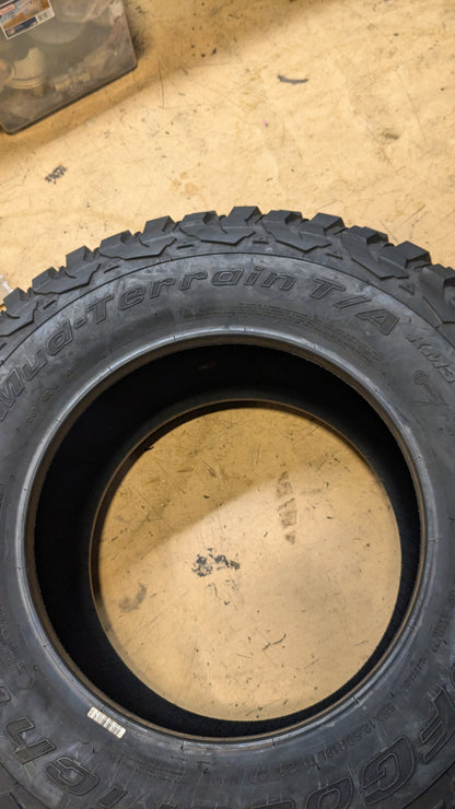 BFGOODRICH MUD TERRAIN T/A KM3 BSW LT 35 12.5 18 123Q 10PLY MUD TERRAIN 72204