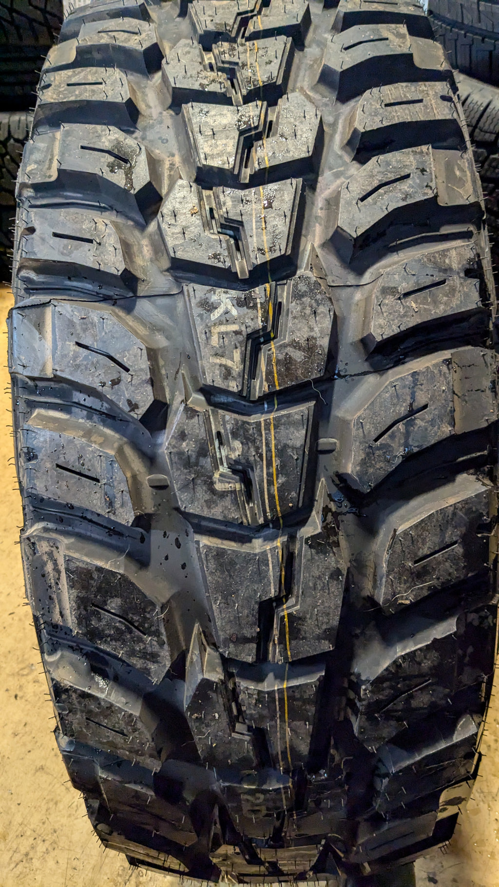 FUZION MAX TRACTION BSW LT 37 13.5 20 127Q 10PLY MUD TERRAIN TIRE 012959
