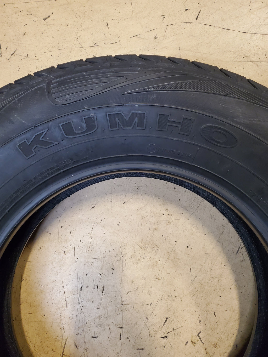 KUMHO ROAD VENTURE APT KL51 BSW P 215 75 16 101T HIGHWAY TIRE 2102893