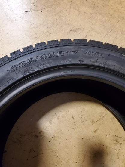 NOS TOYO OBSERVE GARIT KX BSW P 235 45 17 97H WINTER TIRE 149620