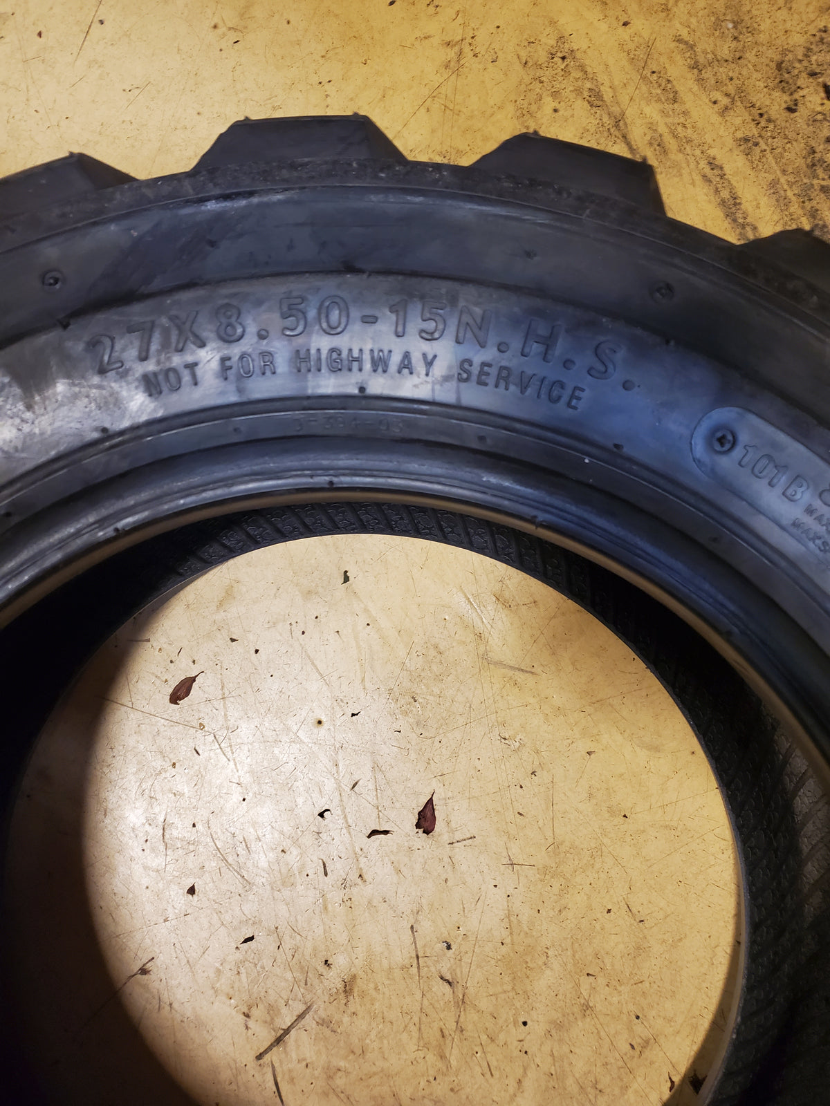 NOS DEESTONE D304 BSW 27 8.5 15 101B 8PLY INDUSTRIAL TIRE DS6102