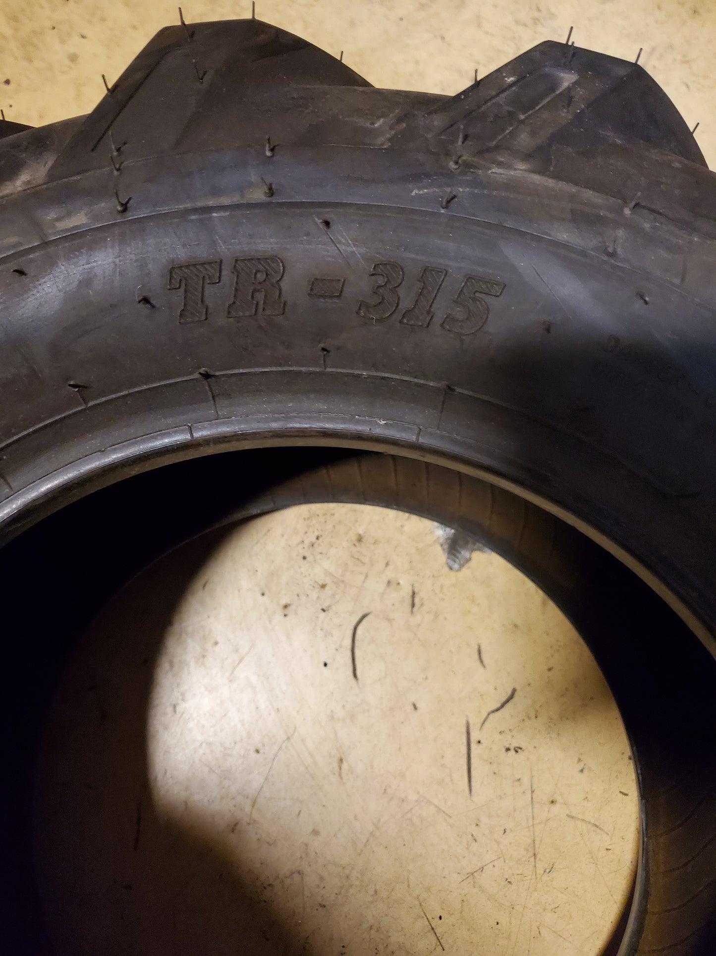 BKT TR-315 BSW 23 10.5 12 4PLY LAWN TIRE 94022298