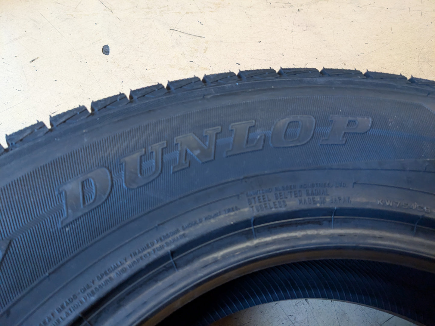 DUNLOP WINTER MAXX SJ8 BSW P 235 70 16 106R WINTER TIRE 290124103