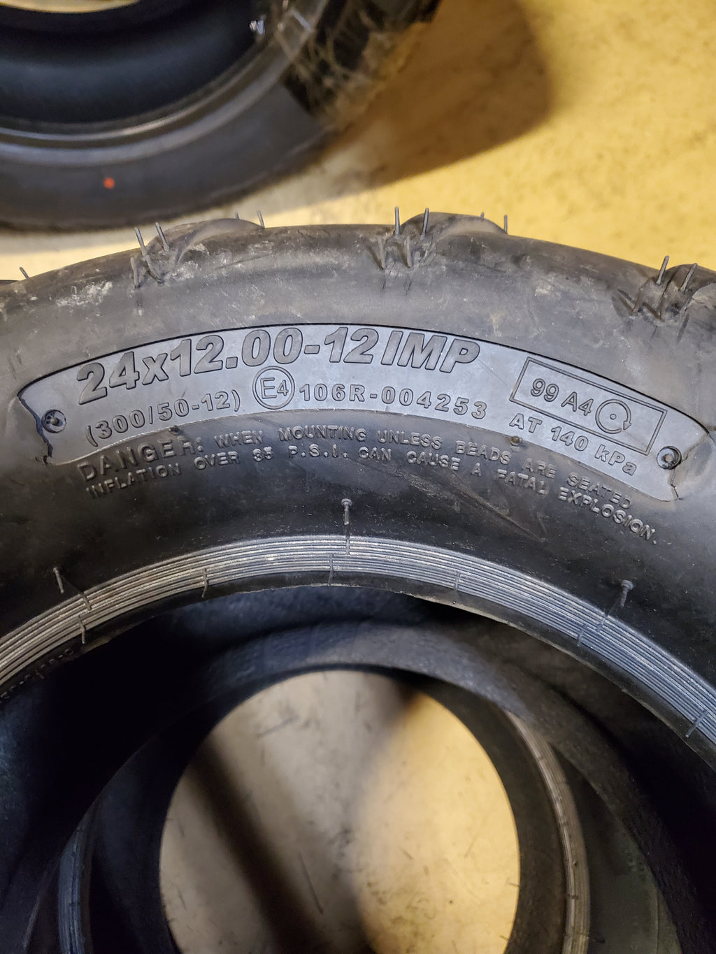 CARLISLE AT101 99A4 BSW 24 12 12 106R 4PLY LAWN MOWER TIRE 560352