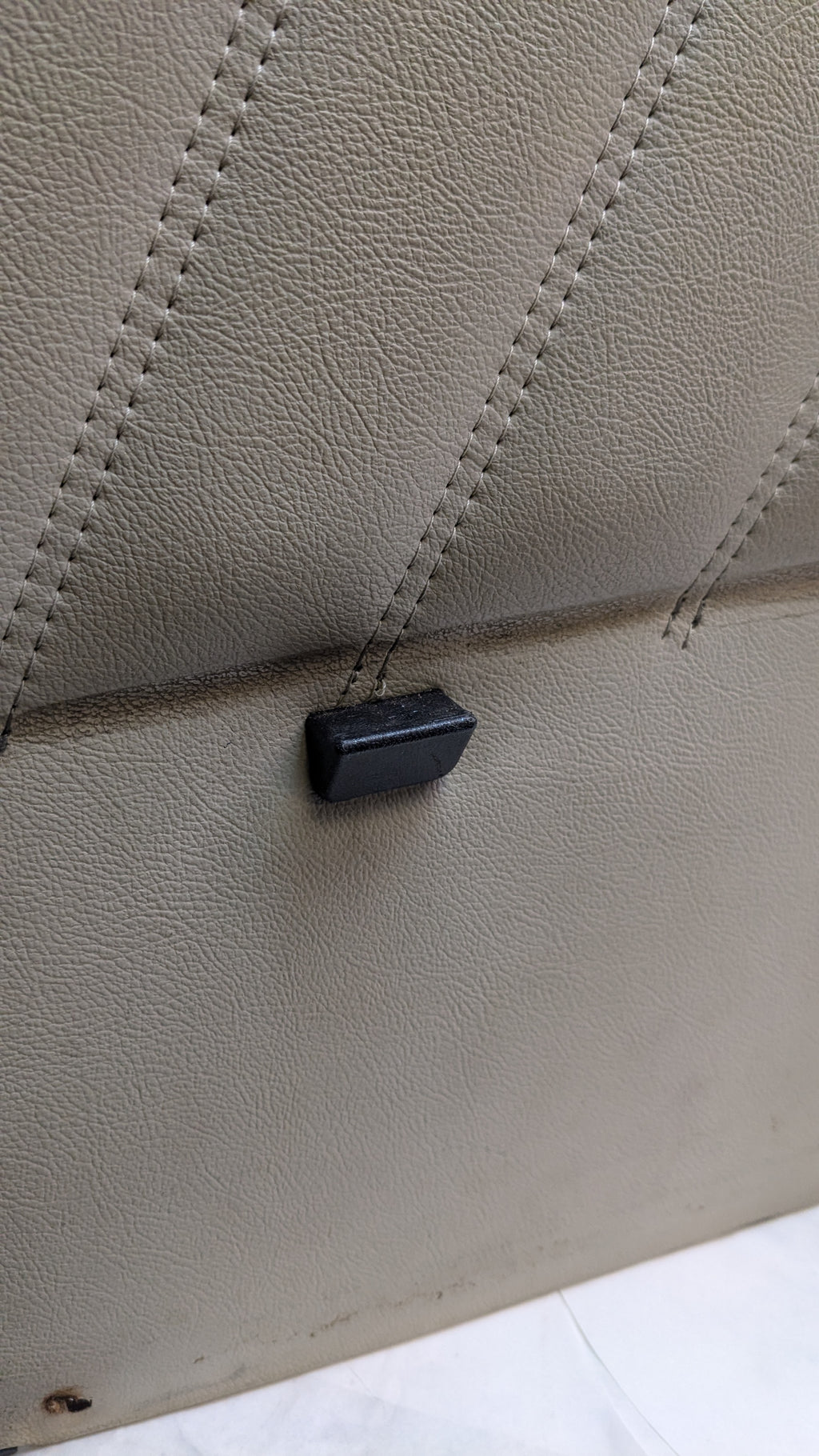 USED PORSCHE 911 CARRERA LEFT LEATHER DOOR PANEL WITH TWEETER AND HANDLE