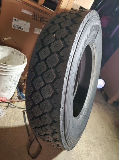 NOS UNIROYAL RD30 BSW LT 275 80 24.5 144/141L 14PLY DRIVE TIRE 92294