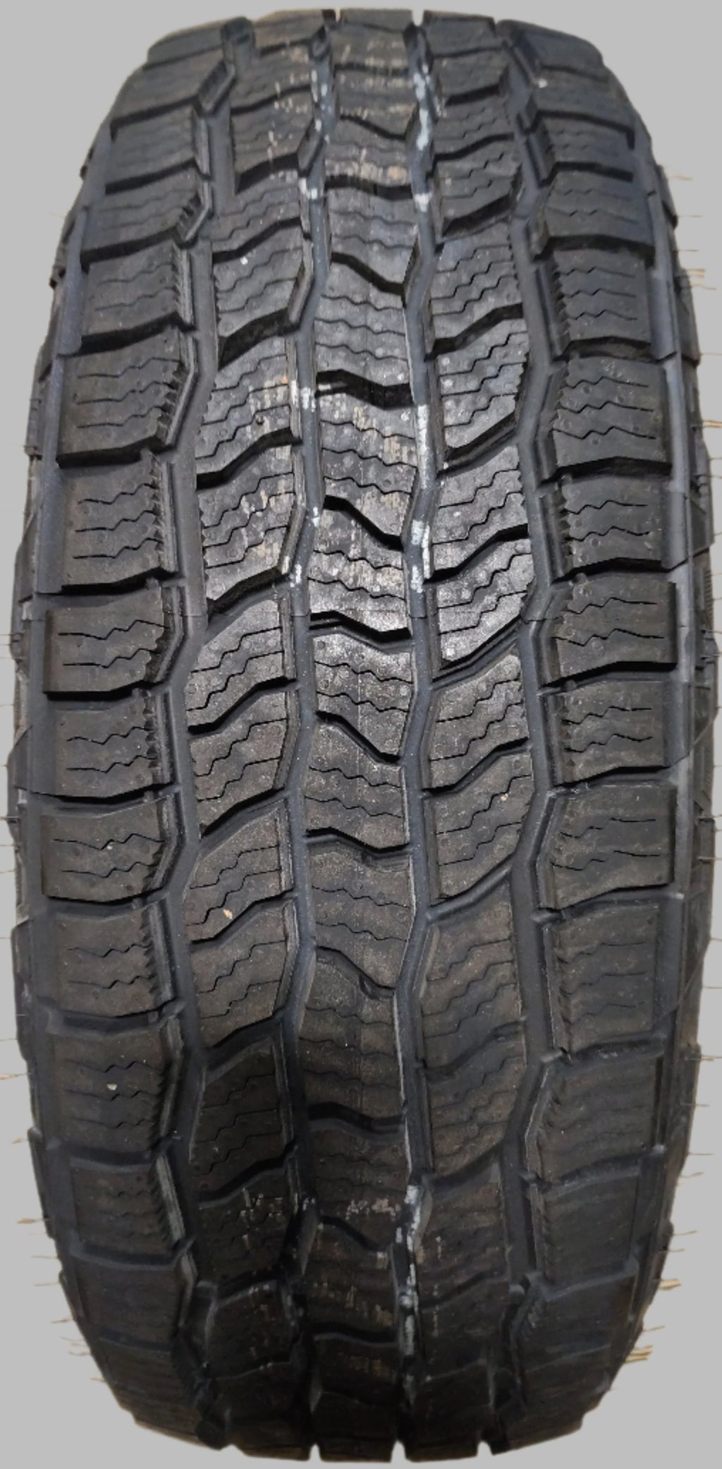 BLEMISH TIRE COOPER DISCOVERER AT3 4S OWL P 215 65 17 99T SL ALL TERRAIN TIRE 90000032941