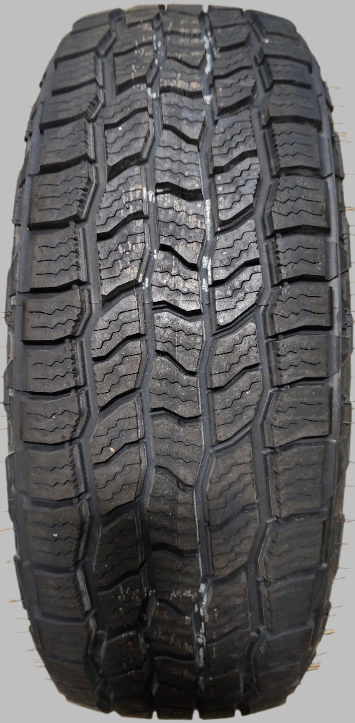 BLEMISH TIRE COOPER DISCOVERER AT3 4S OWL P 215 65 17 99T SL ALL TERRAIN TIRE 90000032941