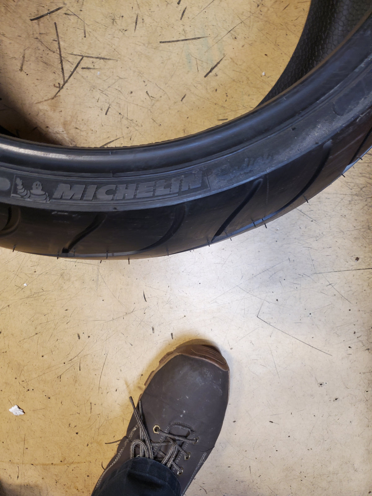 MICHELIN COMMANDER II BSW 240 40 18 79V REAR MOTORCYCLE TIRE 596934