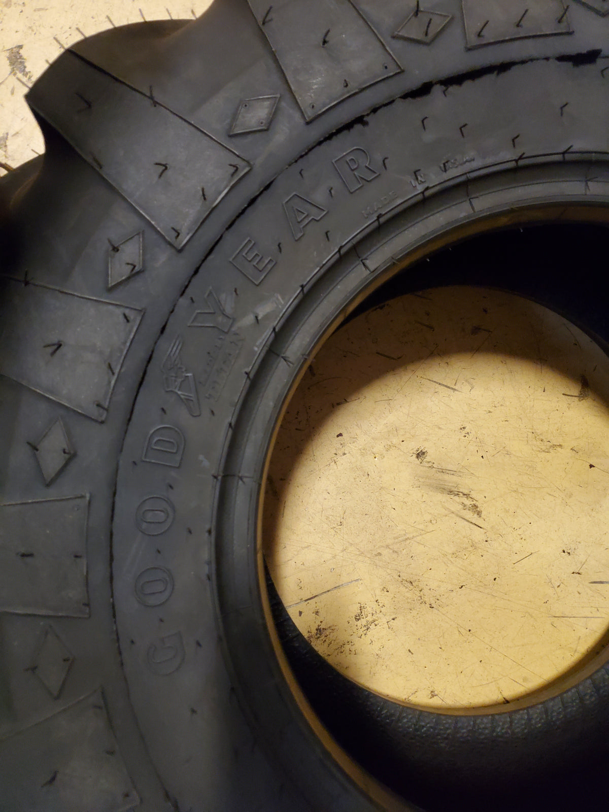 GOODYEAR SURE GRIP BSW 12.5L 15SL 12PLY TRACTOR TIRE 4TG305