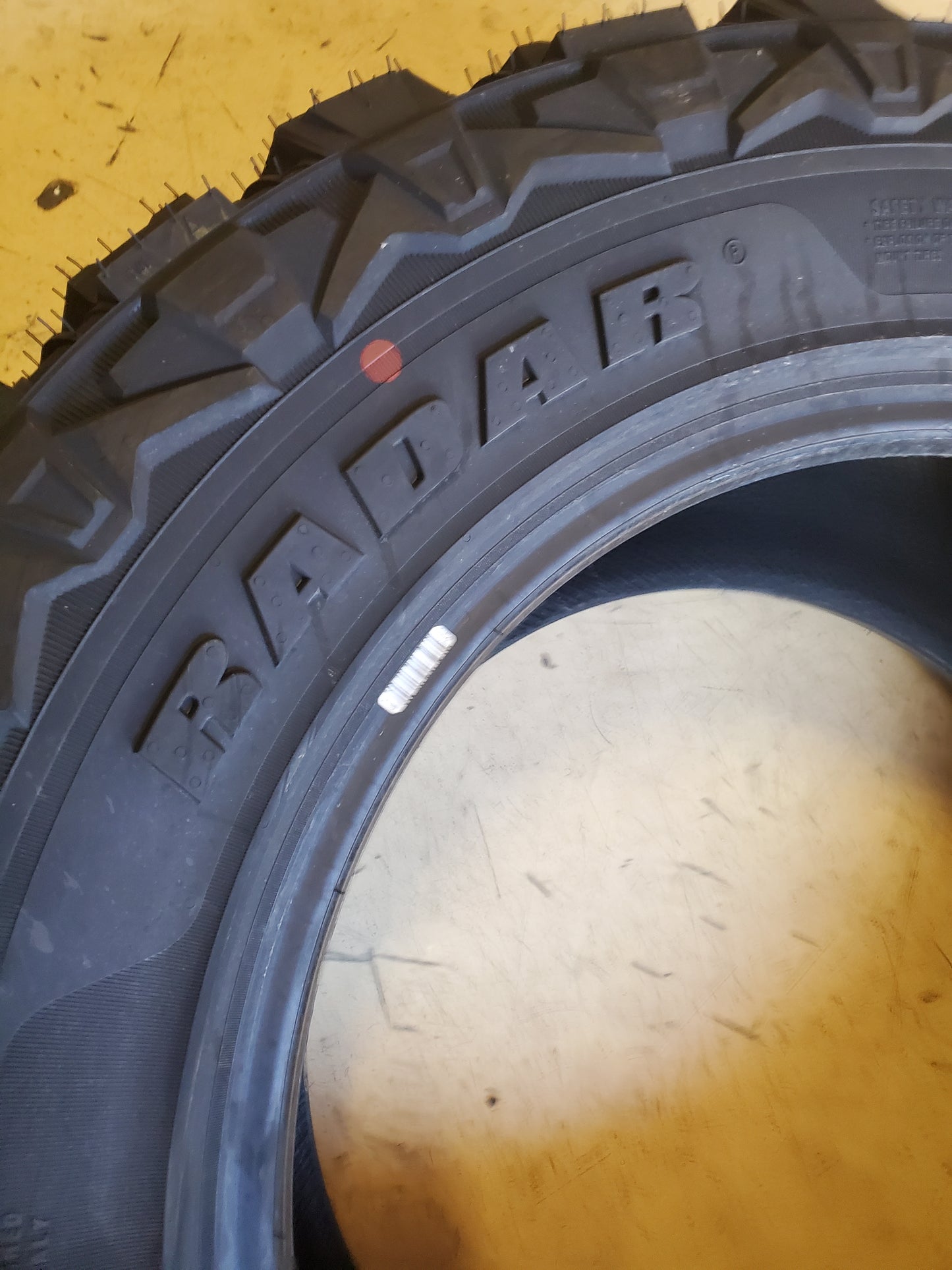 RADAR RENEGADE-X BSW LT 33 12.5 18 118Q 10PLY MUD TIRE RACSTH0086