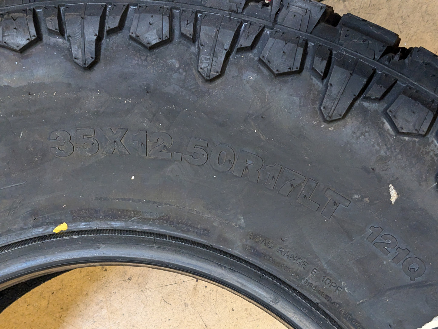 VENOM POWER TERRA HUNTER R/T+ BSW LT 35 12.5 17 121Q LRE 10 PLY RUGGED TERRAIN TIRE TVPRT08NL